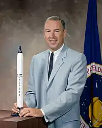 Portrait de James Lovell.