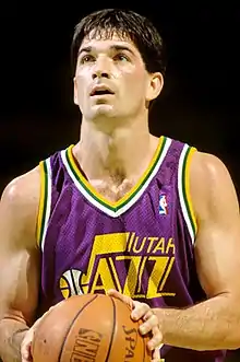 Portrait de face de John Stockton.