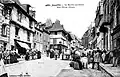 Le marché aux grains de Josselin vers 1925 (carte postale Villard).