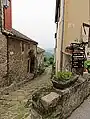 Rue menant au « Roc del Thaluc ».