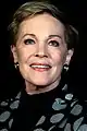 Julie Andrews prête sa voix à Lady Whistledown, la narratrice