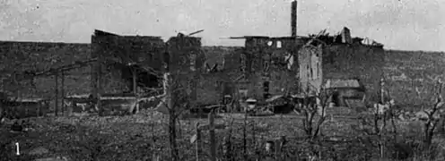 Ruines du château d'Esnes en 1917 (1)