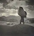 Lourde tâcheHeavy Burdenc. 1930