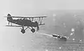 Un Type 96 en vol près du porte-avions japonais Kaga, au large de la Chine, vers 1937 ou 1938.
