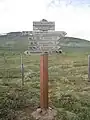 Panneaux le long de la piste.