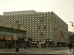 Façade de l'ancien Centrum Warenhaus de Dresde, (Prager Strasse).