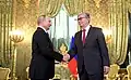 Kassym-Jomart Tokaïev, président kazakh depuis avril 2019, rencontre son homologue russe Vladimir Poutine cette même année.