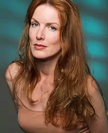 Kathleen York interprète Renee Wheeler.