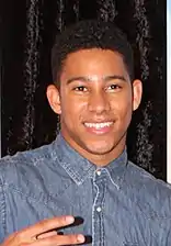 Keiynan Lonsdale&nbsp;dans le rôle d'Ollie.