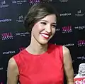 Kelsey Chow interprète Tracy Stewart