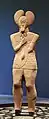 Statue du Guerrier de Glauberg, en grès rougeâtre, de 1,86&nbsp;mètre. Elle a été retrouvée en relation avec un tumulus de type princier, au sein de la nécropole de Glauberg, en Hesse. Fin du Ve&nbsp;siècle&nbsp;av. J.-C.