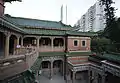 Veranda enveloppante et cour intérieure