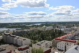 Le parc de l'église vu du mont Naisvuori.