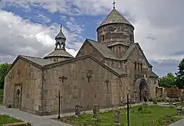 Gavit (gauche) et Sourp Grigor (droite) depuis le sud-ouest.