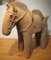 Haniwa : cheval harnaché. Terre cuite, haji. H. 78 cm. Ve ou VIe siècle. Musée Guimet
