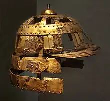 Casque de la période Kofun, fer et cuivre doré. Ve siècle. Province d'Ise. Met.