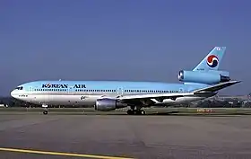 HL7328, l'appareil impliqué dans l'accident, ici a l'aéroport international de Zurich en juillet 1986.