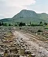 La voie, à la sortie de l'agora, qui conduisait à Léchaion.