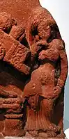 Plaque représentant une forme ancienne de long choli et gagra portée pendant l'empire Gupta