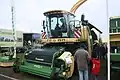 Pick-up sur ensileuse avec rouleau de maintien
