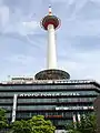 Vue complète de la Tour de Kyoto.