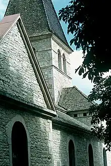 Un édifice bâti dans le style néo-classique : l'église Saint-Denis.