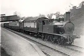 La 661 du LNWR tractant un lourd train de voyageurs pour Nuneaton.