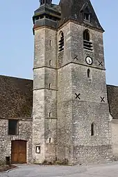 Clocher carré de l'église.