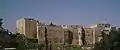 À travers le monde, on peut relever de nombreux exemples de limousineries, ici au château Saint-Gilles (citadelle de Tripoli), au Liban