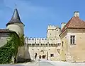 Entrée et tours.