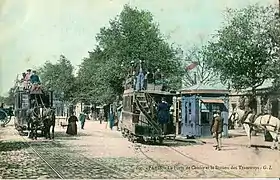 On voit ici les tramways à chevaux, sans doute de la CGO, au tout début du XXe siècle.