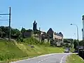 Vue de l'entrée dans la ville, côté ouest (mai&nbsp;2009)