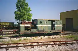Loco-tracteur no&nbsp;114 « la bête de Calvi » réformé garé aux ateliers de Casamozza.