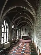 Sorte de petit cloître du XVe&nbsp;siècle fortement restauré, aménagé en chapelle au milieu du XXe&nbsp;siècle