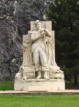 Le Grenadier, du sculpteur dijonnais Georges Diebolt. Provenant du pont de l'Alma à Paris, aujourd'hui situé aux abords nord du lac.