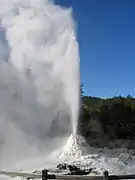 Éruption du geyser Lady Knox (en)