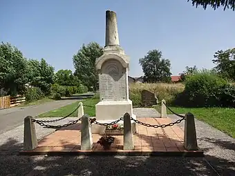 Le monument aux morts.