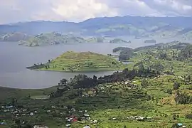 Vue du lac Mutanda&nbsp;(en), au centre du district.