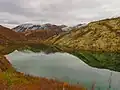 Le lac Beauty, vu de la route.