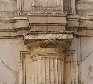 Chapiteau dorique à l'hôtel de Lamamye.
