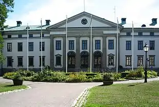 La maison de la préfecture.