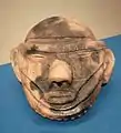 Tête d'une grande figure / rituel funéraire (?). Terre cuite, H. 25&nbsp;cm. Jōmon Récent, v. 1500 AEC. Site : Shidanai, préfecture d'Iwate.