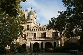 Façade du château de Grézan