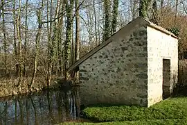 Le Lunain traversant le hameau de Launoy, sur Blennes.