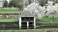 Aperçu du lavoir-séchoir daté du XVIIe siècle et situé au cœur de l'enclos (avant sa rénovation).