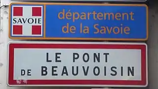 Le panneau routier de la Savoie sur le pont du Guiers.