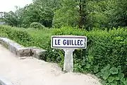 Vieux panneau Michelin sur le Guillec au sud de Sibiril.