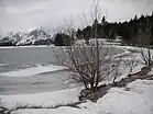 Les rives du lac de Roafan en hiver.