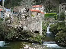 Le moulin de La Saigne du XVIe&nbsp;siècle, sur le ruisseau de Capials.