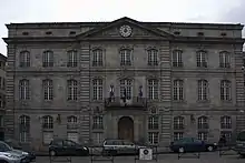 L'hôtel de ville, du XVIIIe siècle.